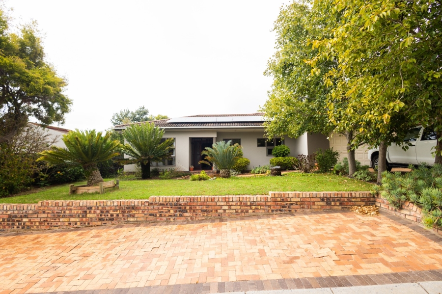 To Let 5 Bedroom Property for Rent in Vierlanden Western Cape
